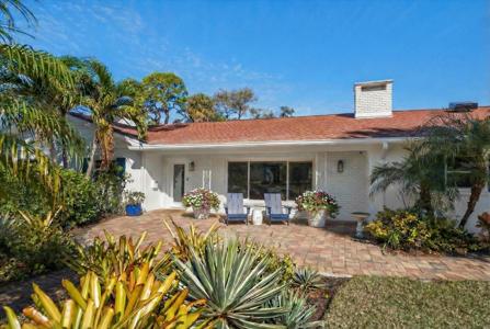 252 S GARDEN CIRCLE