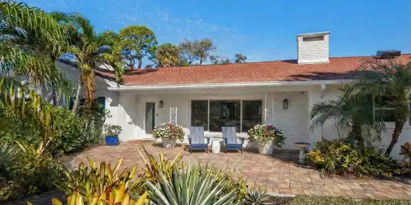 252 S GARDEN CIRCLE