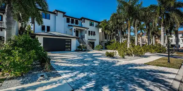 218 SYDNEY LANE