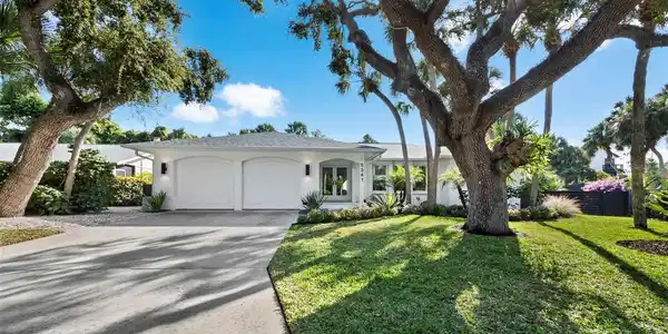 5341 SIESTA COURT