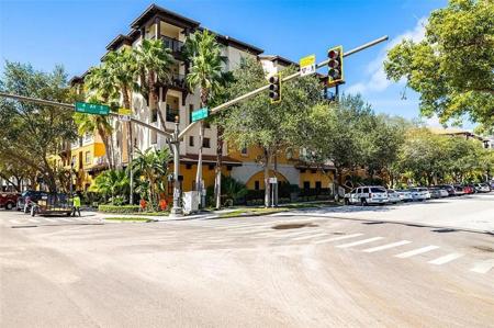 200 4TH AVENUE S