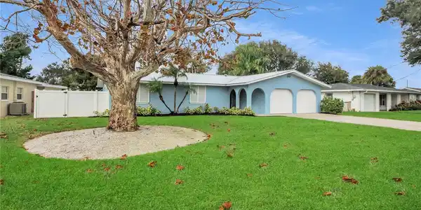 445 DESOTO DRIVE