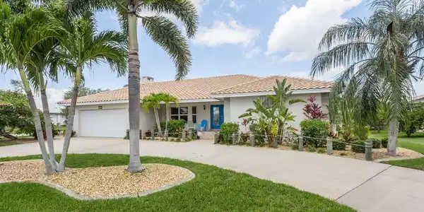 195 BAYSHORE COURT
