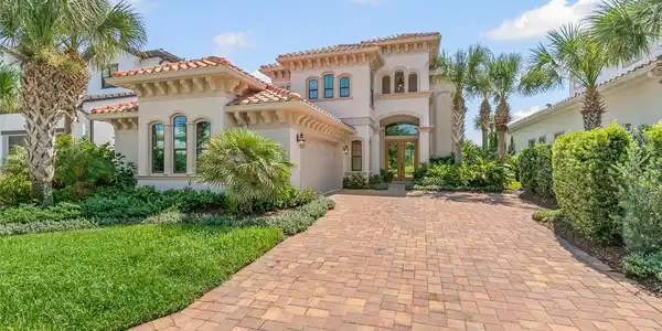 42 KINGFISHER LANE