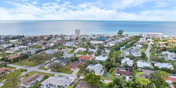 621 HIBISCUS DRIVE