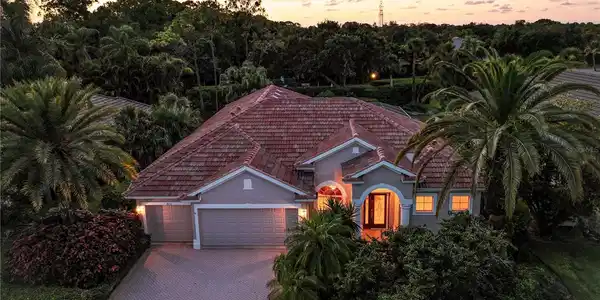 816 SHADOW BAY WAY