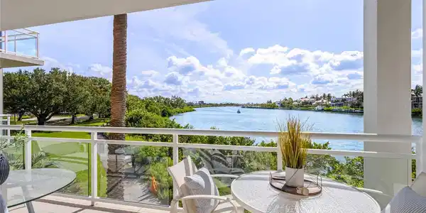 225 SANDS POINT ROAD