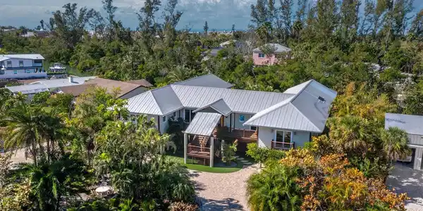 677 LANDS END DRIVE
