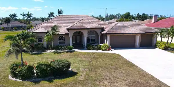 569 ROYAL POINCIANA