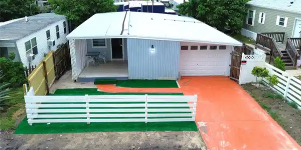 2135 ORANGE DRIVE
