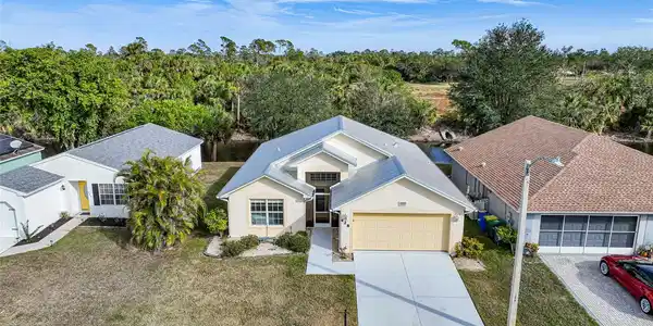 428 ROSE APPLE CIRCLE
