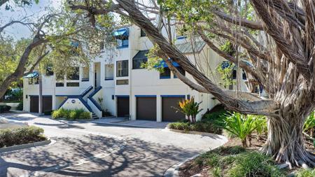 1904 HARBOURSIDE DRIVE