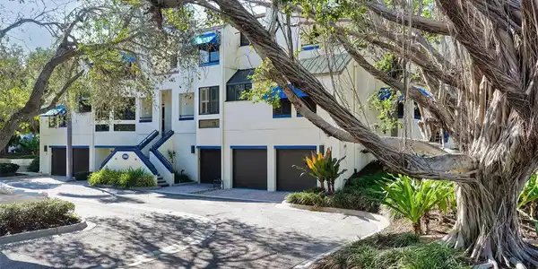 1904 HARBOURSIDE DRIVE