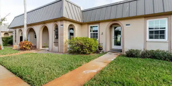 4235 STRATFORD DRIVE