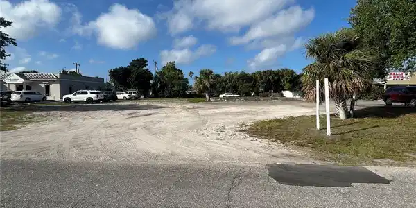 3601 TAMIAMI TRAIL