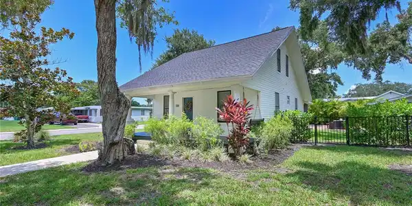 1318 6TH STREET W