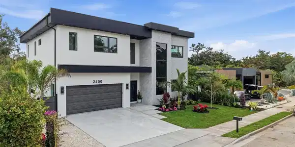 2450 HAWTHORNE STREET