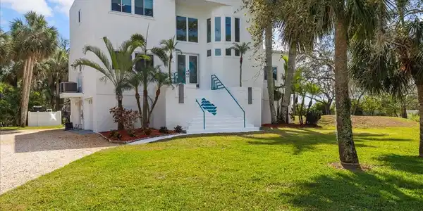 375 WELLINGTON AVENUE