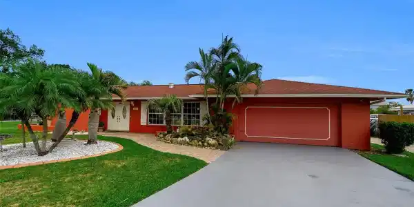 332 SHORE DRIVE