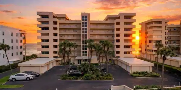 2727 N HIGHWAY A1A