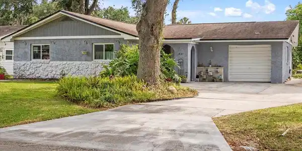 1921 PINE TREE DRIVE