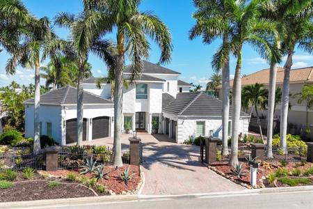 367 W ROYAL FLAMINGO DRIVE