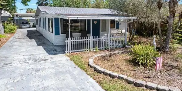 707 CORDOVA AVENUE
