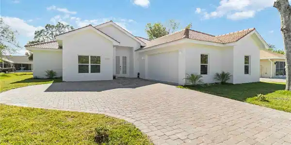 23117 HAMMOND AVENUE