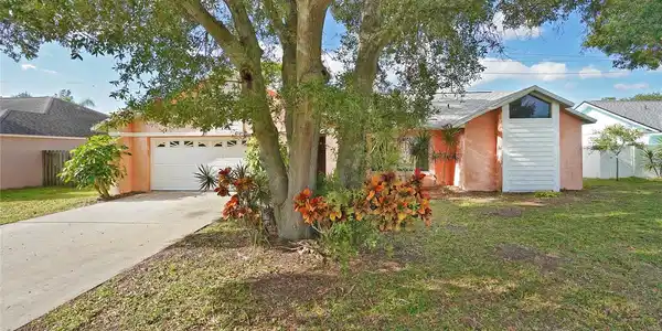 385 ISLAND OAKS PLACE
