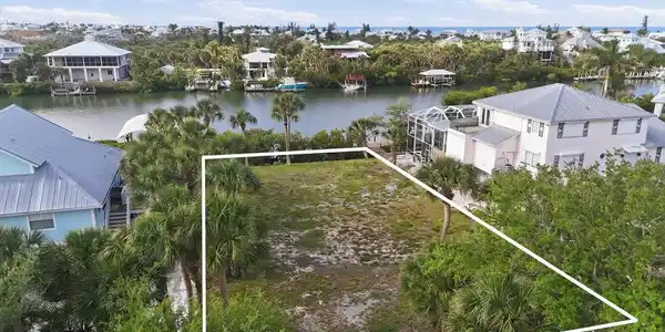 84 PALM DRIVE
