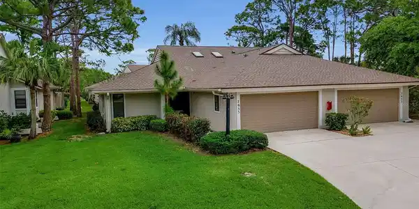 7935 WOODPOINTE COURT