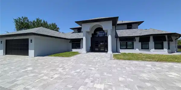 384 VIEDMA STREET