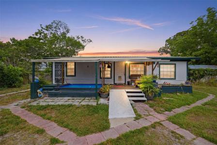 11129 PINE TREE LANE