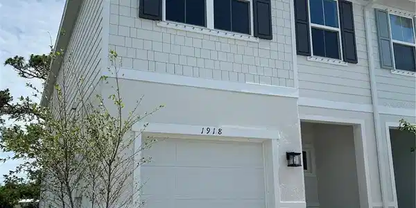 1918 KENDALL POINTE PLACE