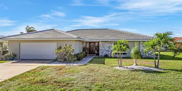 517 BELVEDERE COURT