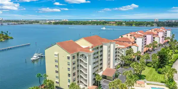533 MARINA POINT DRIVE
