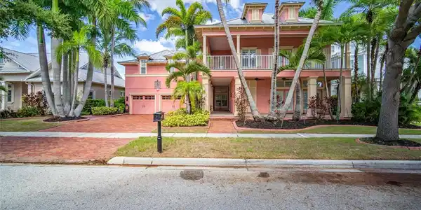 825 ISLEBAY DRIVE