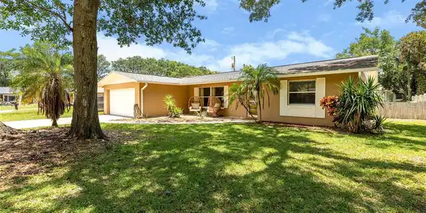 833 LUCERNE CIRCLE