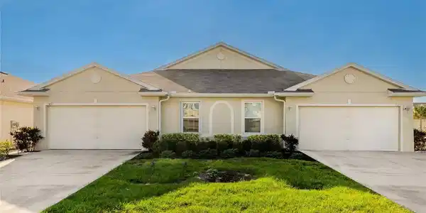 7457 W LENOX CIR