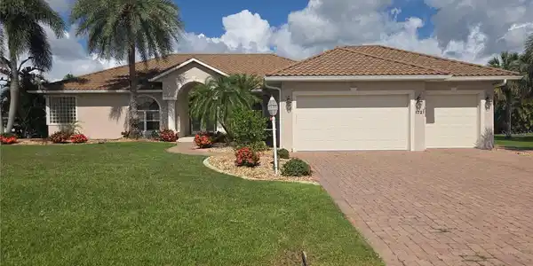 1221 PEPPERTREE LANE
