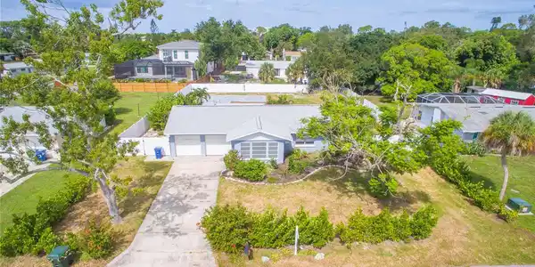 6344 GLENCOE AVENUE