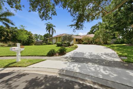 709 GROVEWOOD LANE