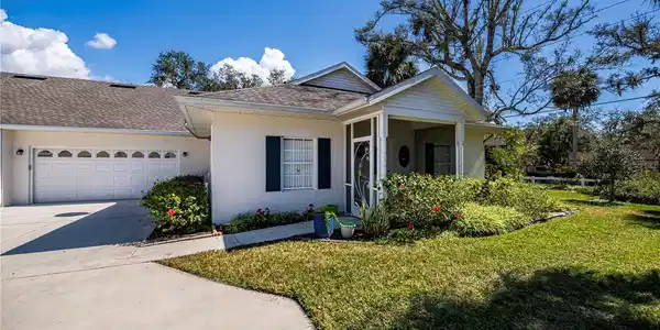 1407 RED OAK LANE