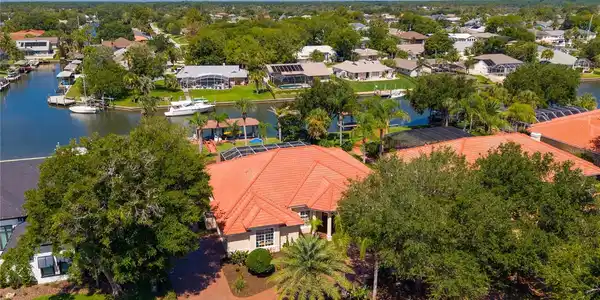 8 OLD OAK DRIVE N