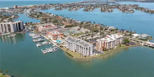 500 TREASURE ISLAND CAUSEWAY CAUSEWAY