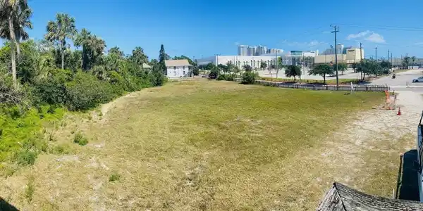 11 N HOLLYWOOD AVENUE