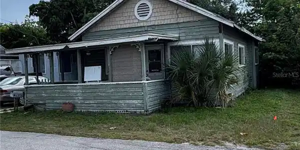 215 ALMA COURT