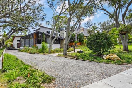961 VICTORIA DRIVE