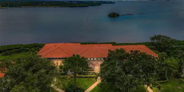 1813 MARINER DRIVE