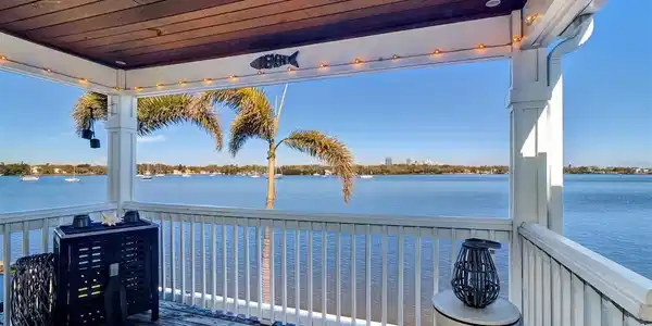 225 POMPANO DRIVE SE